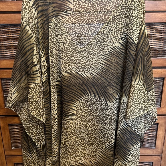 Fashion Animal Print Poncho - One Size - Picture 4 of 8
